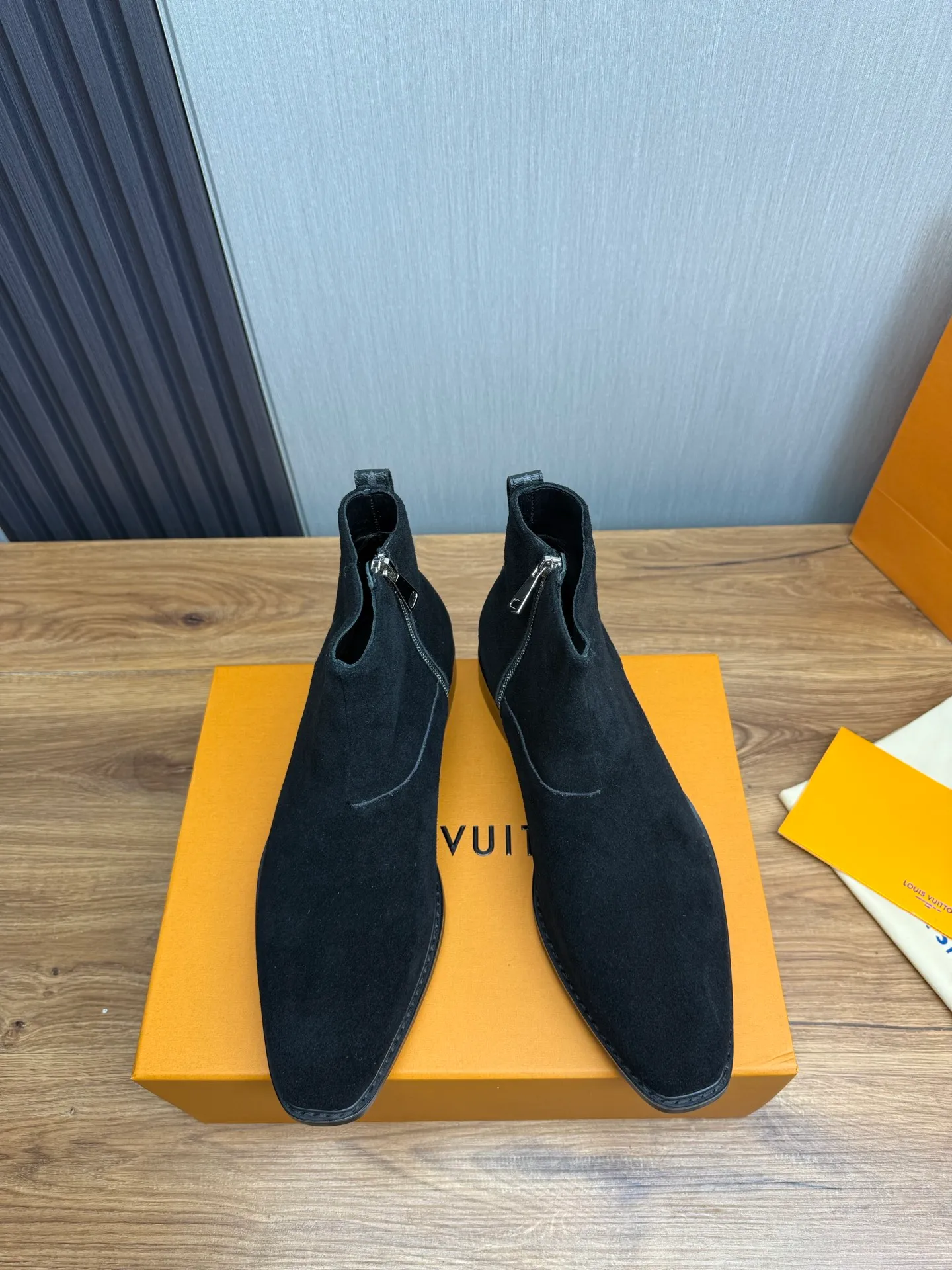 Men's shoes 💰760💰 LV. - Men's business casual leather shoes, top quality products. 1:1 shipment ⬆️Luxurious and noble 👞All imported original brand leather materials, just to create a more comfortable wearing experience, upper: original frosted cowhide ➕Imported full cow lining, original outsole ✔️16-45 (38.45 non-refundable)